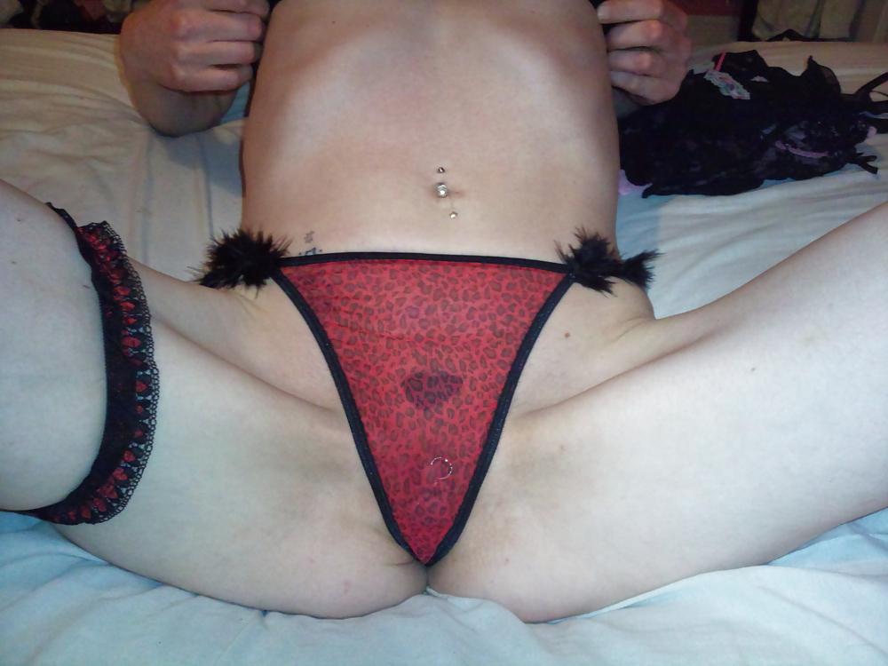 7P Red fluffy pants