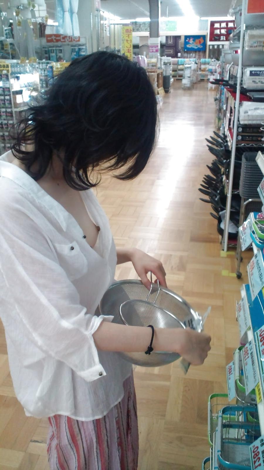 25P Japanese office girl flashing