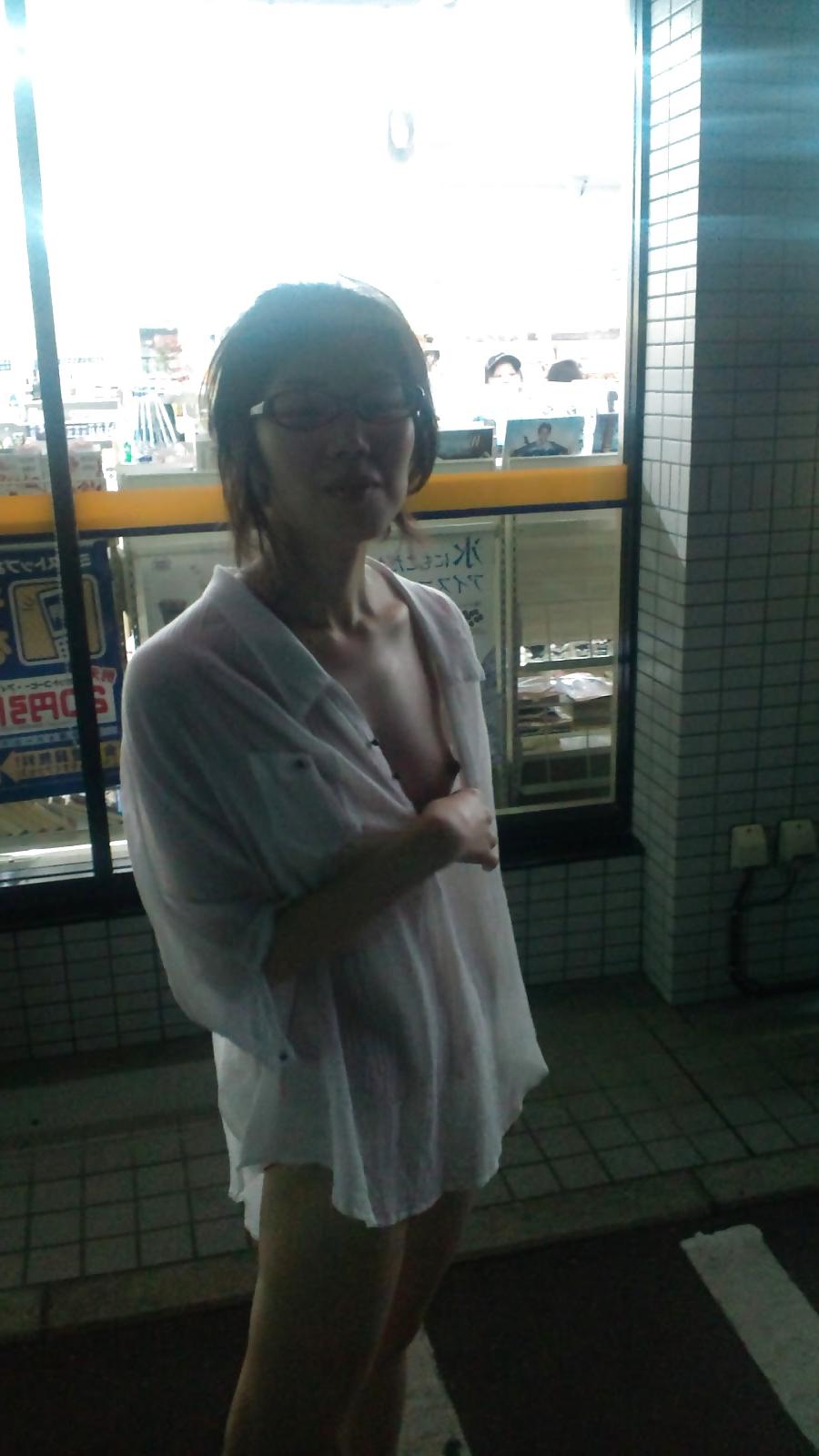 25P Japanese office girl flashing
