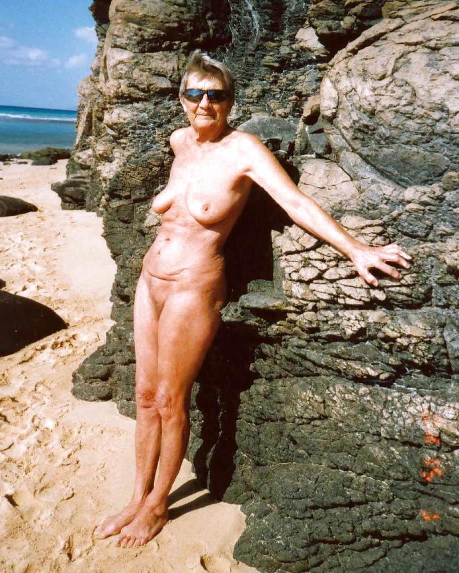 25P Older Beach Nudists