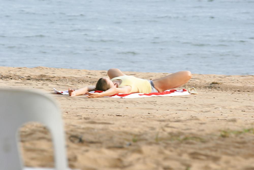 9P Beach Yoga