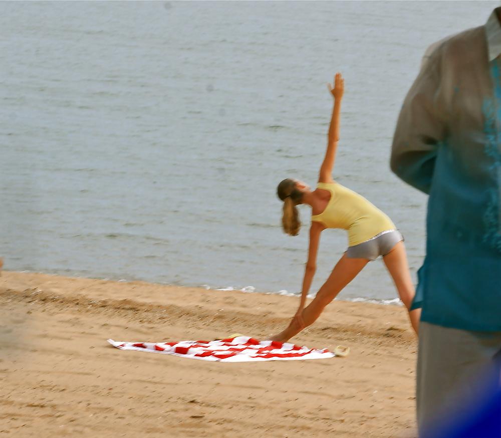 9P Beach Yoga