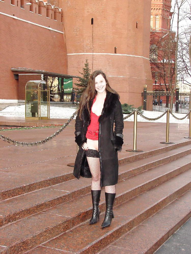 18P Brunette Flashing Babes