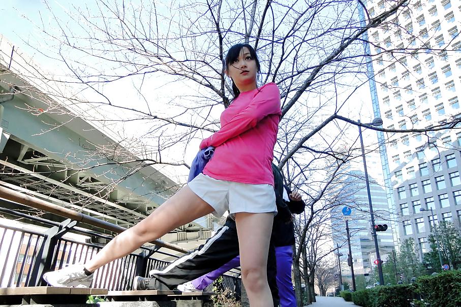 16P Japanese girl morning workout