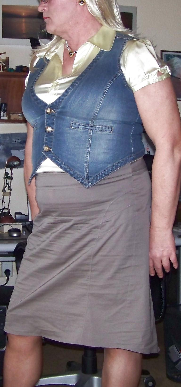 25P Sissy in Office again