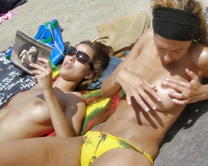 25P Cute Beach Girls - V