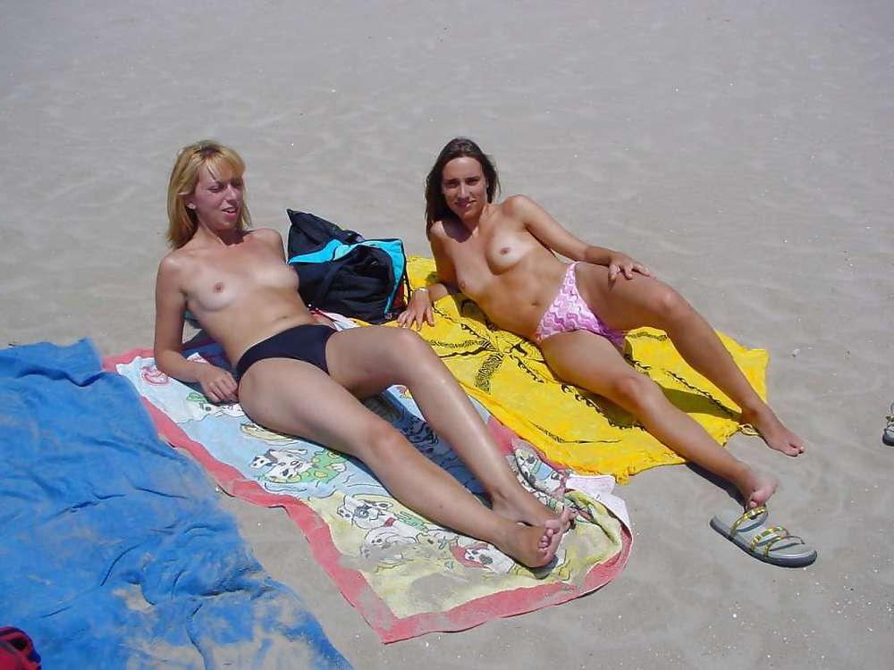 25P Cute Beach Girls - V