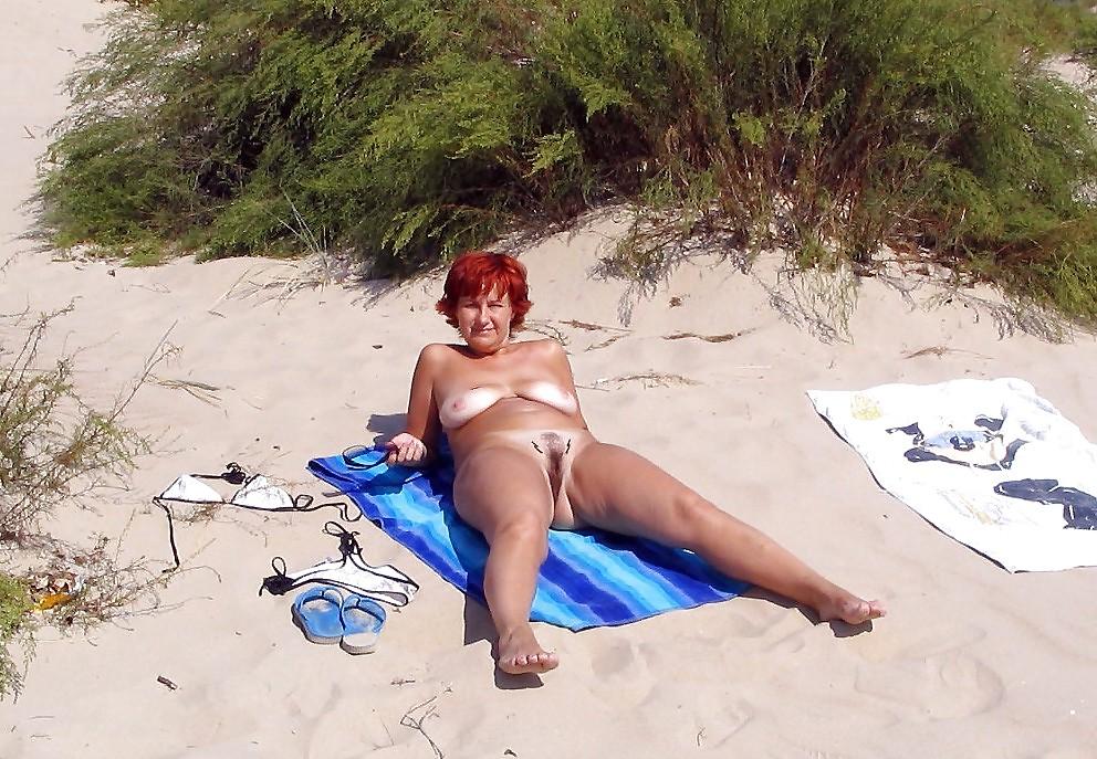 25P Mature women on the beach - 4