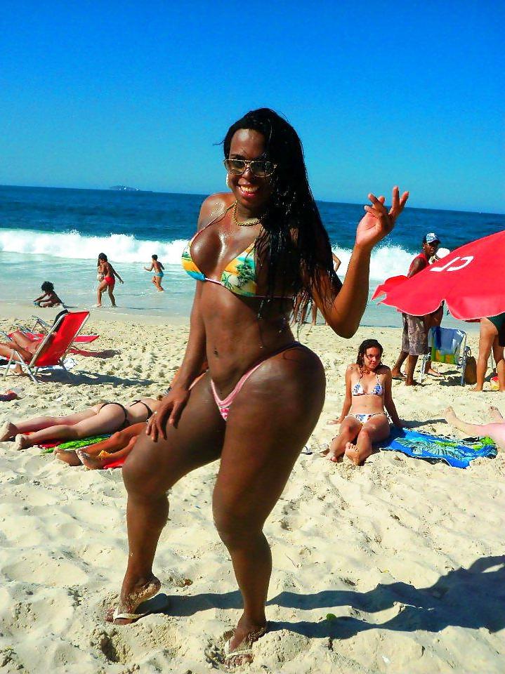 7P Voluptous Black Woman