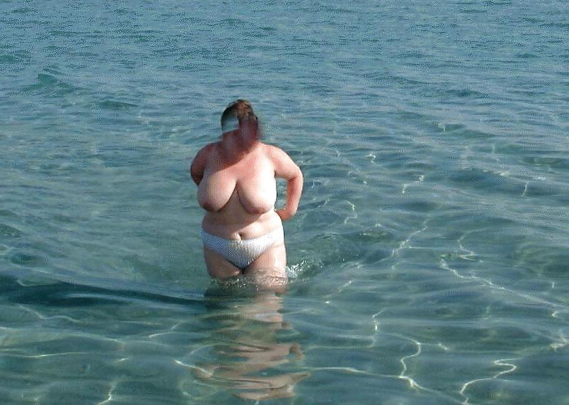 25P Nude beach