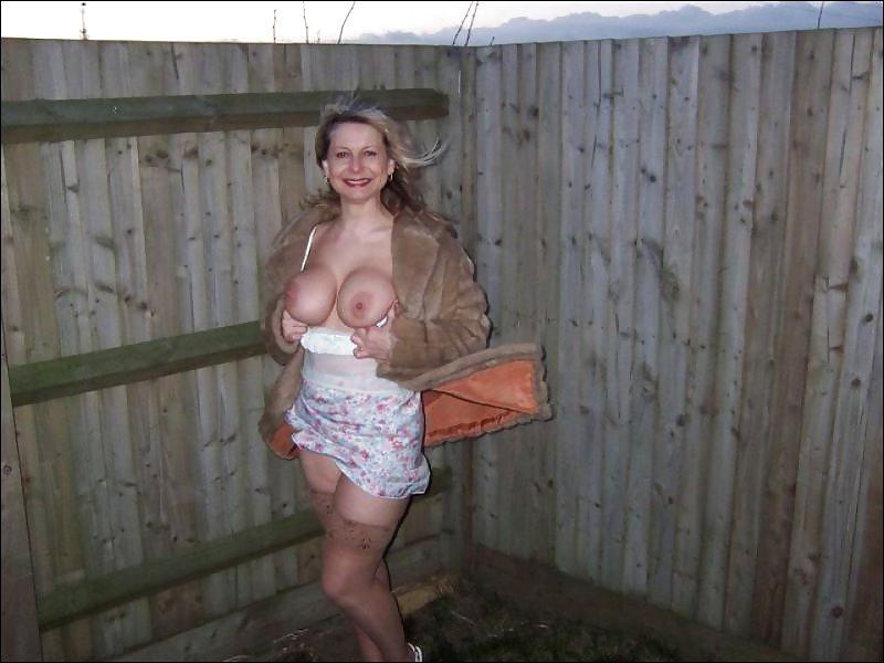 25P Nude beach