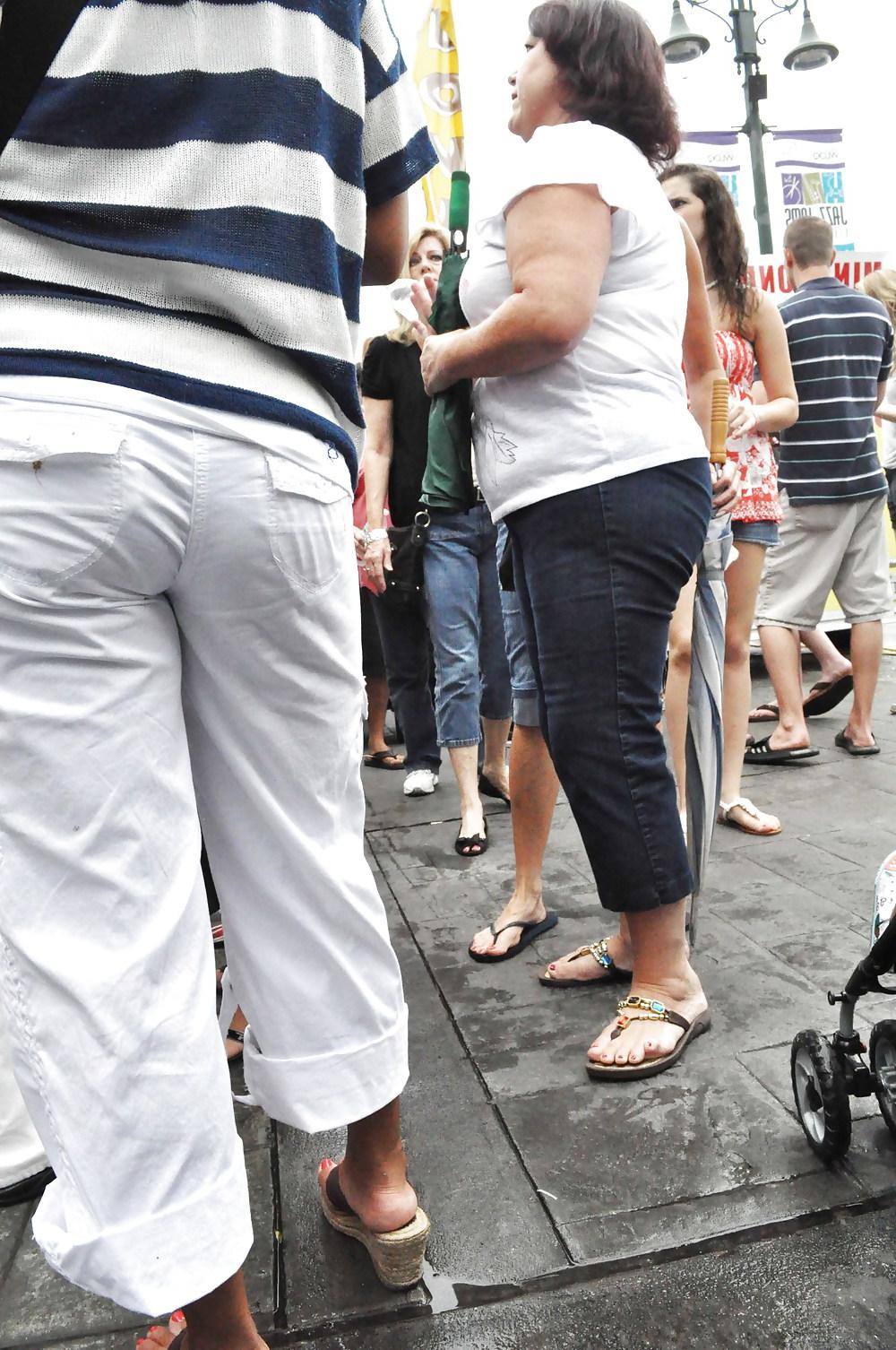 5P Latino MILF White Pants