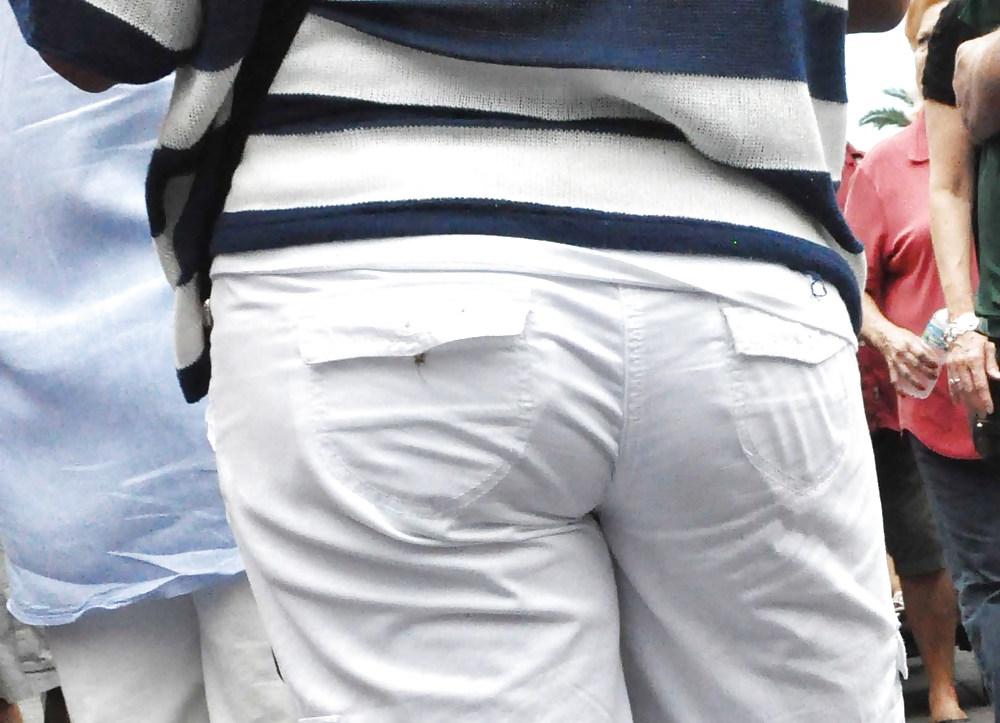 5P Latino MILF White Pants