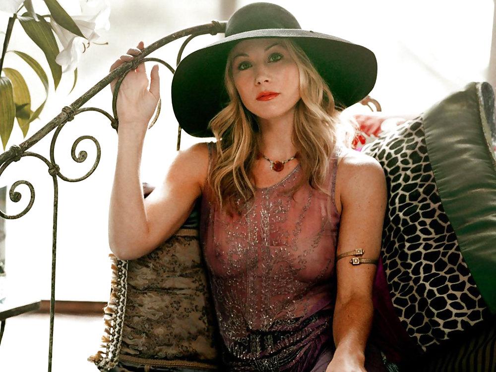 16P Christina Applegate See-Thru