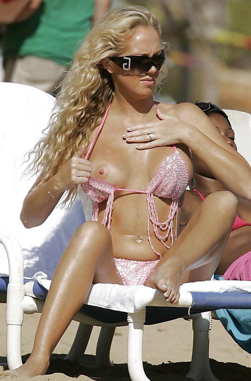 25P Beautiful Beach Nipslip by Voyeur TROC