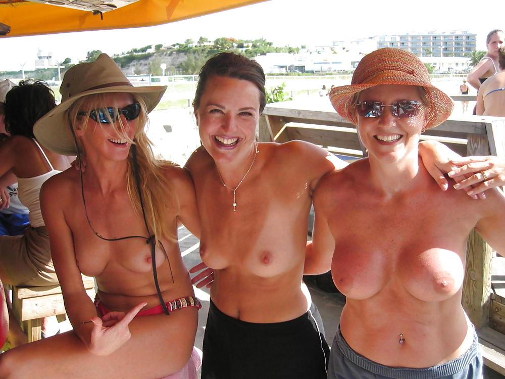 25P MILFS GET THEIR TITS OUT