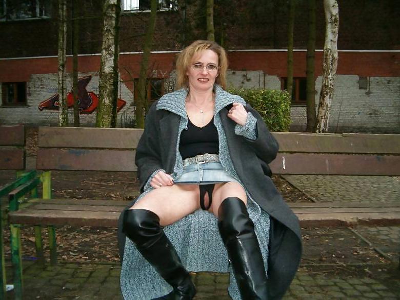 25P Granny Pussy Show by TROC