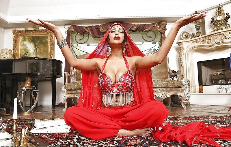 15P Hot Desi Indian Milf in Sexy Saree