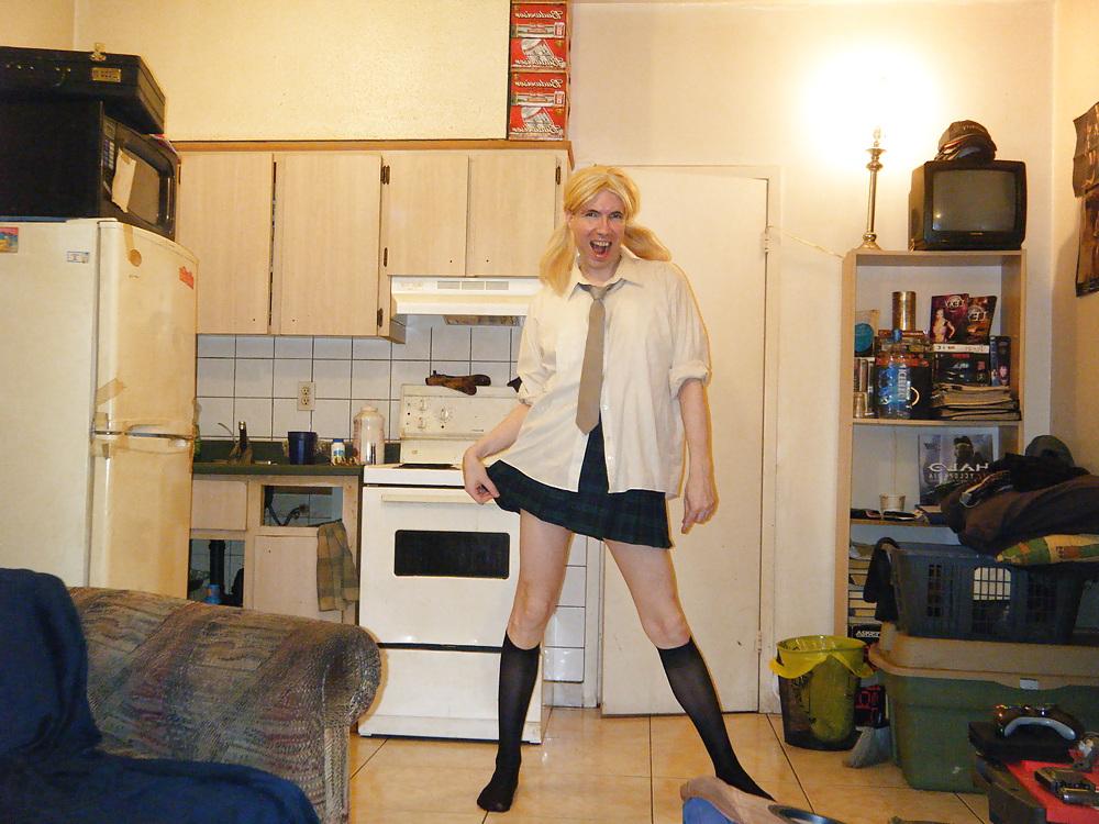 10P SHEMALE SCHOOLGIRL!