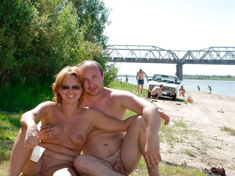 25P Women on the beach