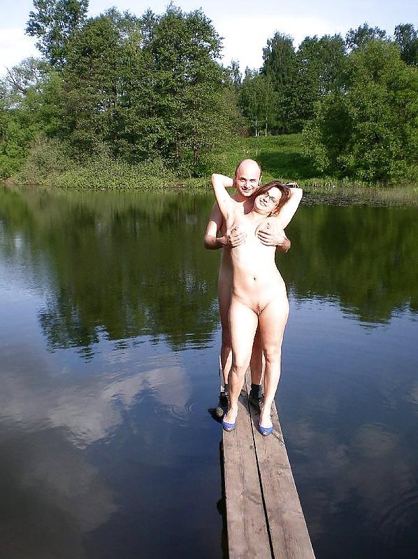 25P Women on the beach
