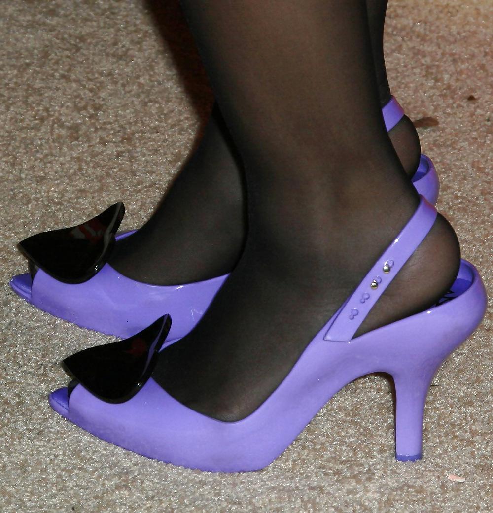 25P Celebs in nylons and heels