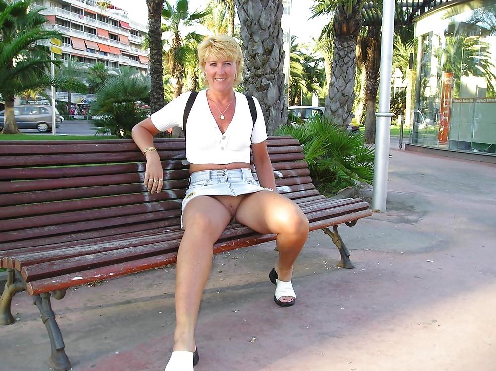 25P MILF flashing - 10