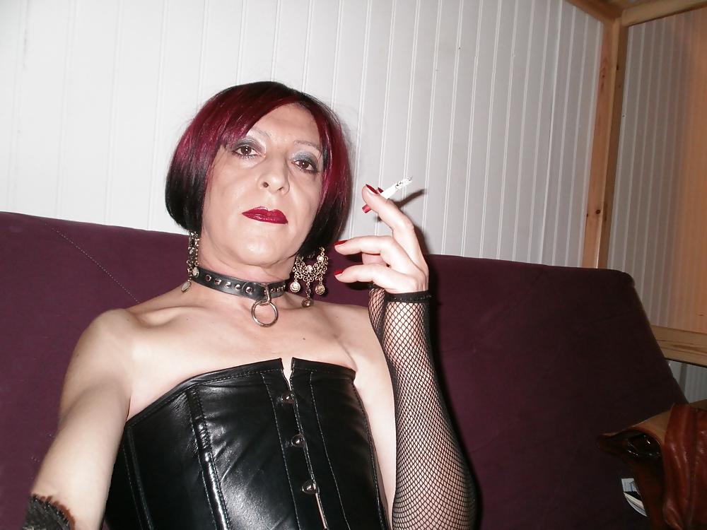 10P Smoking leather tv slut