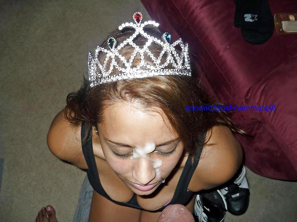 25P Woman love Cum on her sexy Face