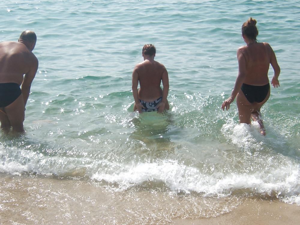 14P Saggy old whores topless beach