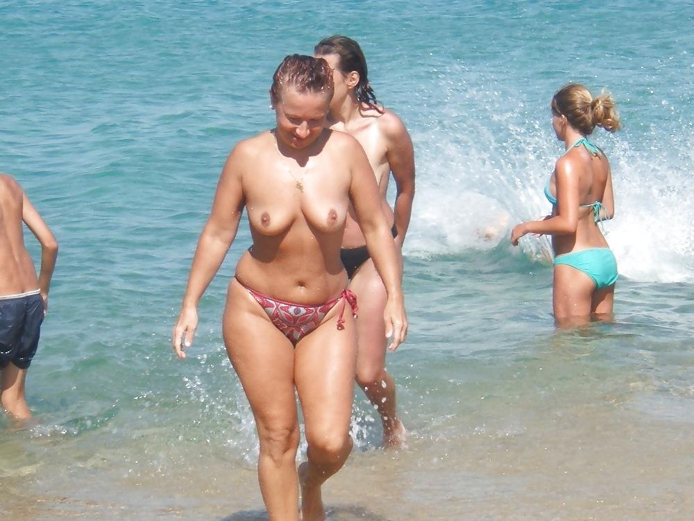 14P Saggy old whores topless beach