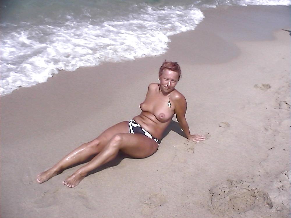 14P Saggy old whores topless beach
