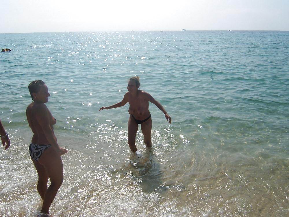 14P Saggy old whores topless beach