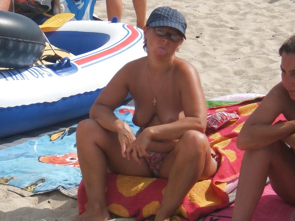14P Saggy old whores topless beach