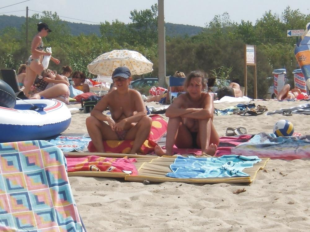 14P Saggy old whores topless beach