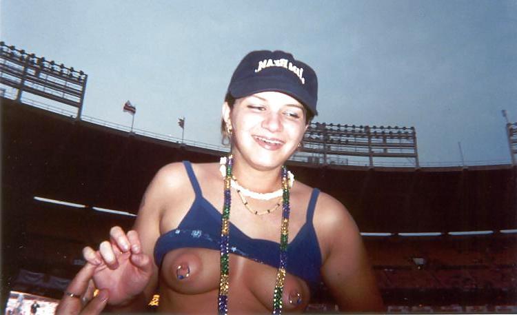 25P TEENS FLASHING THEIR TITS