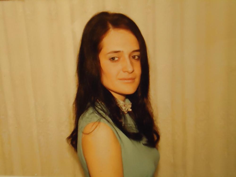 25P ElizabethSUB...a young and sexy FURRY BUSH...