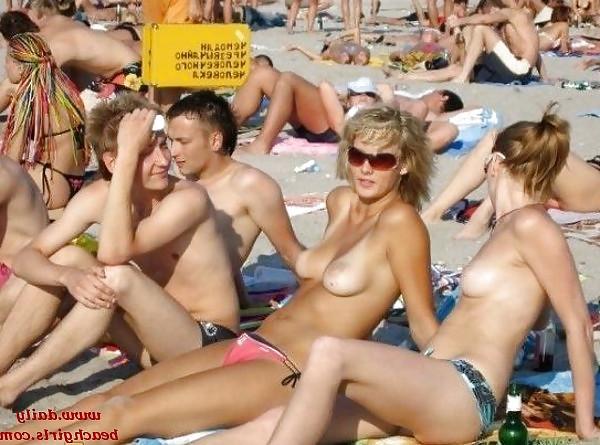 25P Beach girls 17.