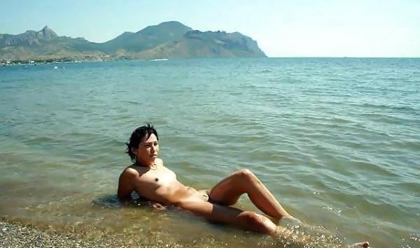 25P Beach girls 17.