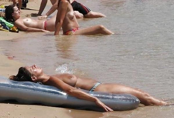 25P Beach girls 17.