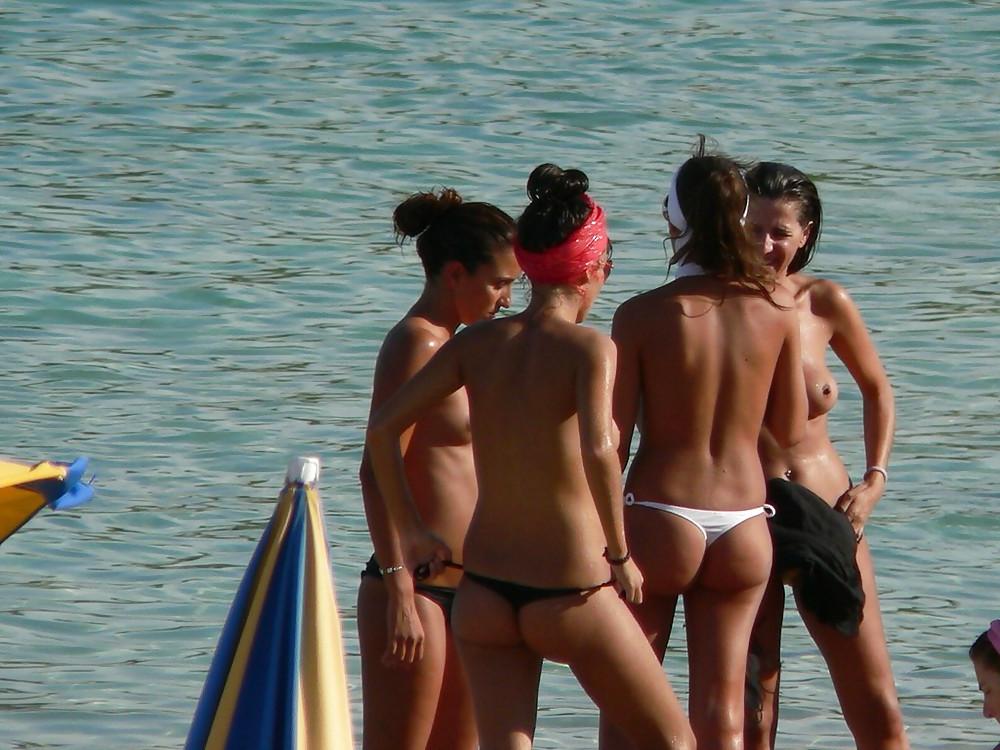 25P On the beach 10