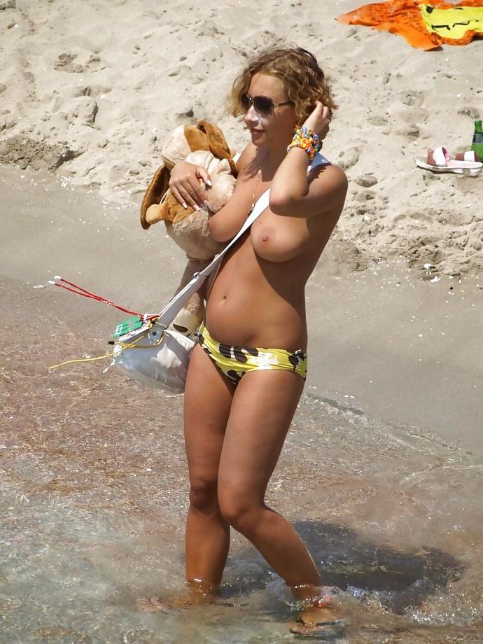 25P On the beach 10