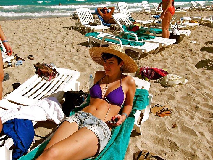 16P 18 on vacation or at the beach Bikini's