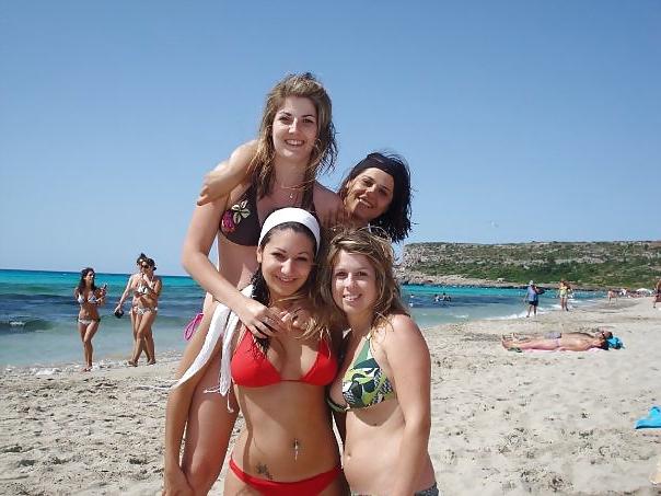 8P Lovely girls on the beach