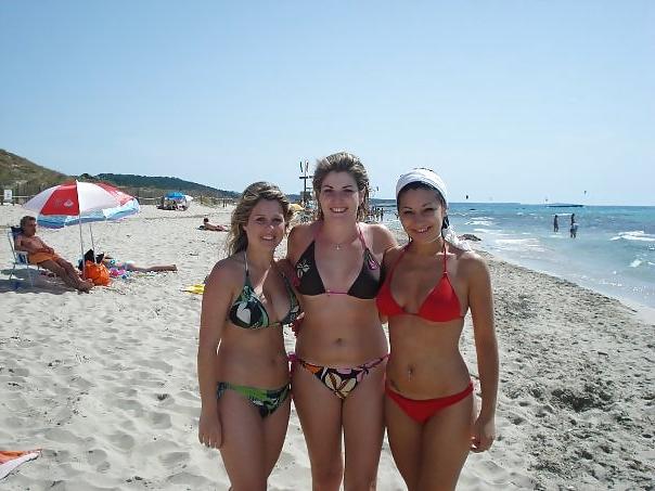 8P Lovely girls on the beach