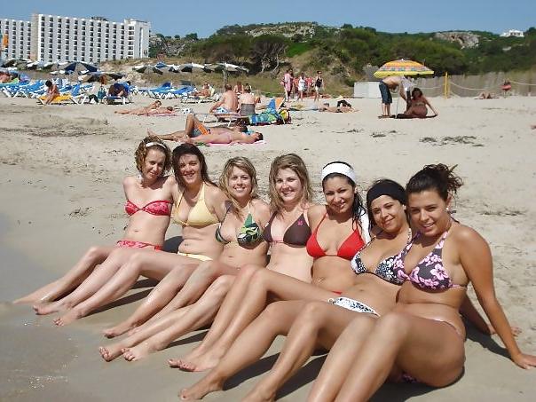 8P Lovely girls on the beach