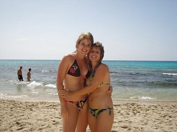 8P Lovely girls on the beach