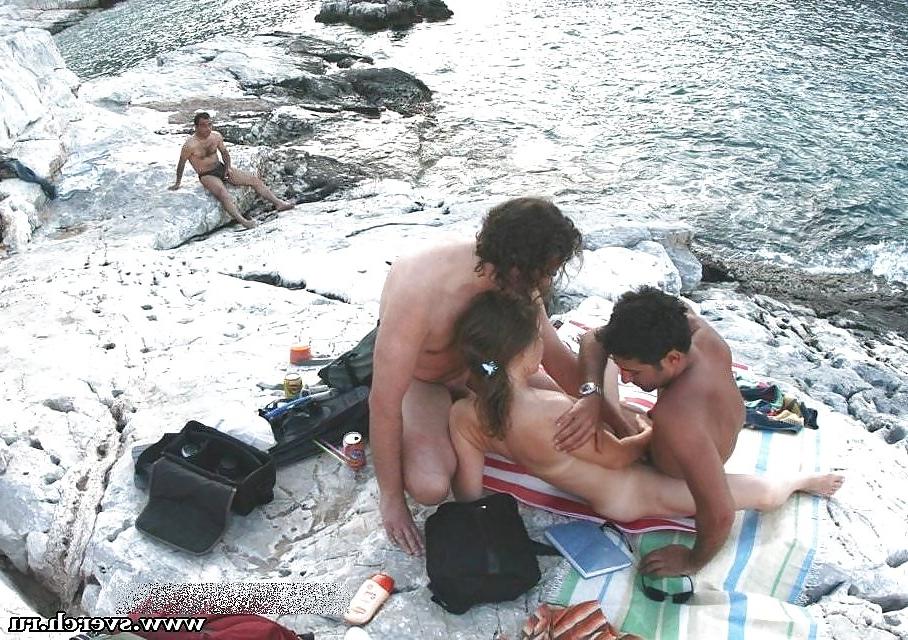25P Beach girls 11.