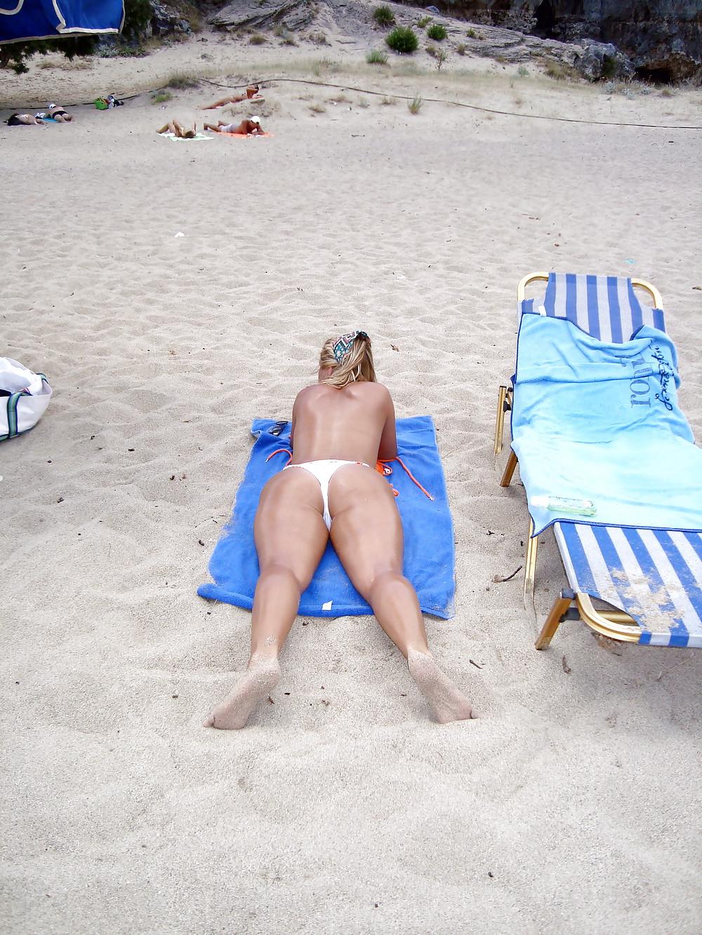 25P My wife and our friends in the beach 2
