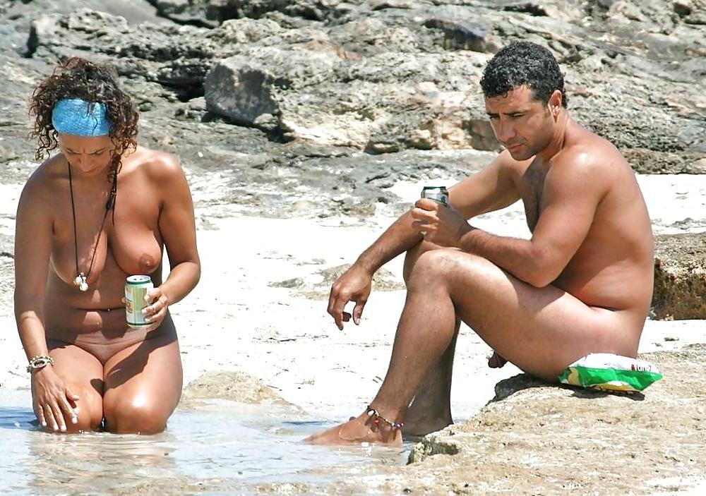 25P Big Boobed Beach Babes